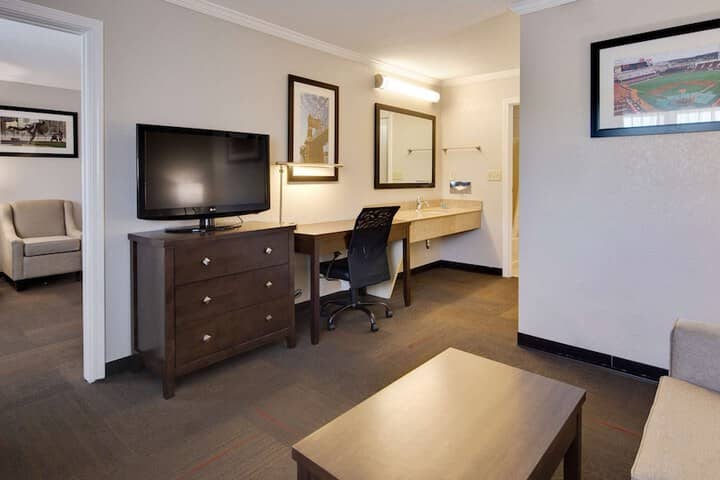 Room 10 of 33