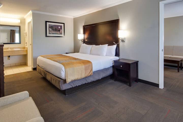 Room 18 of 33