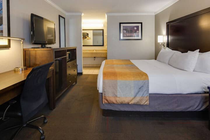 Room 15 of 33